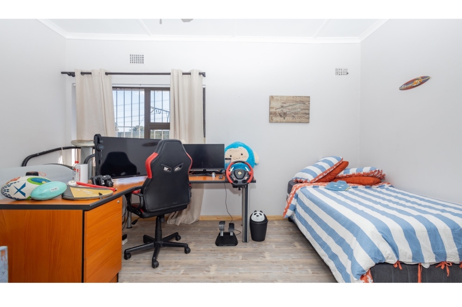 5 Bedroom Property for Sale in Avondale Western Cape